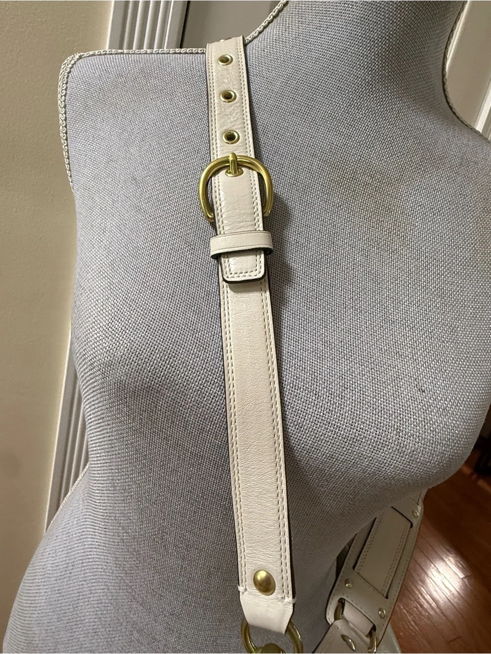 Vintage Coach Madison Cream Glazed Leather Shoulder Bag with Gold Hardware
